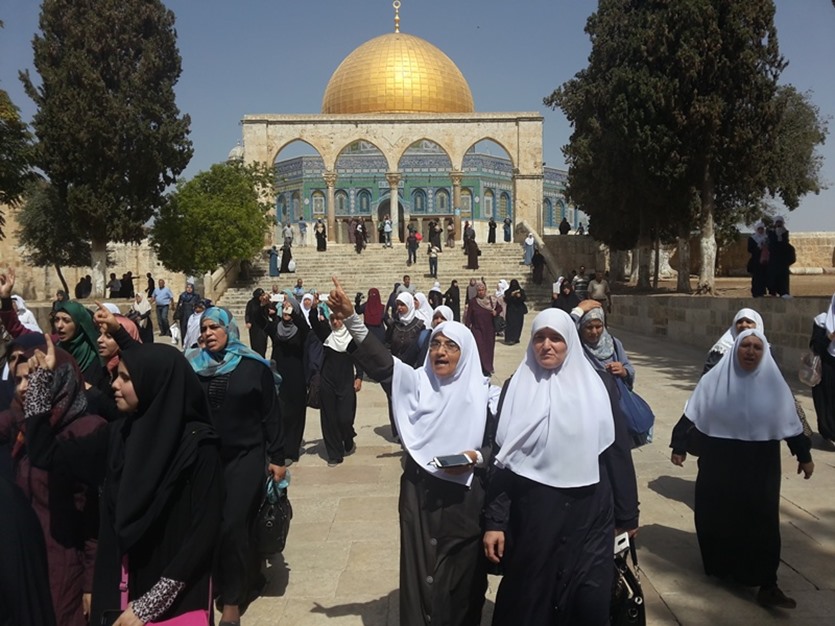 قوات الاحتلال تمنع المبعدات عن الأقصى من الاحتجاج على إبعادهن