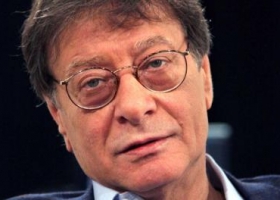 مرسوم رئاسي بإقالة 25 عضو من مجلس امناء مؤسسة محمود درويش