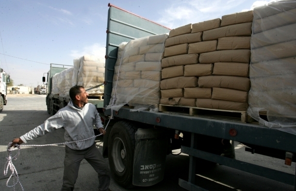 كشوفات أسماء المستفيدين من مواد البناء ضمن المنحة القطرية