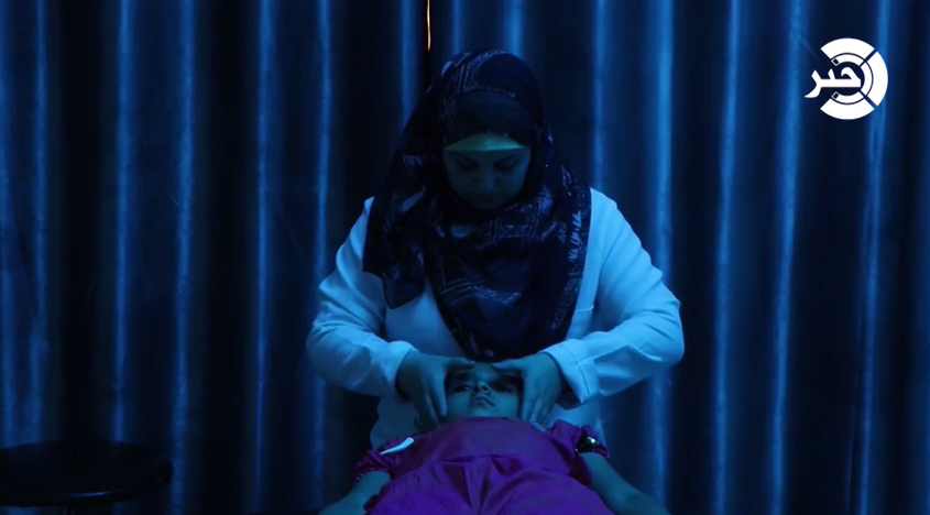 بالفيديو : لأول مرة في فلسطين ... العلاج بــ "الطاقة الحيوية" علاج حالات بعد سنوات من العجز