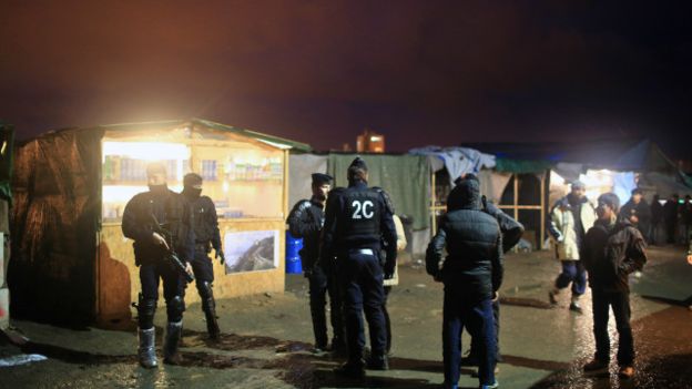 الغارديان: حجم التسامح الديني في بريطانيا يفوق نظيره في فرنسا