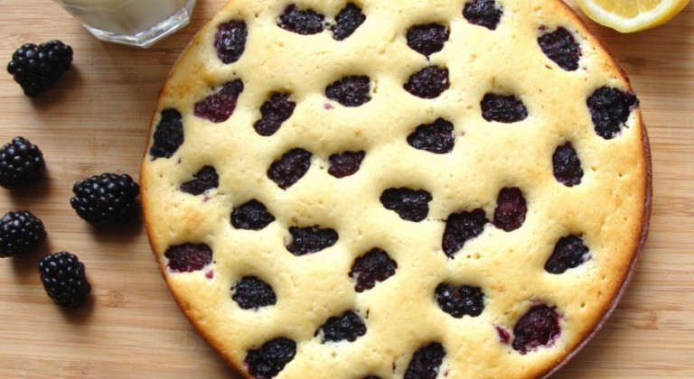 كيكة بالحامض والعليق