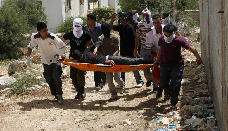 الاحتلال يقمع مسيرة كفر قدوم ويدمر خط مياه رئيسي