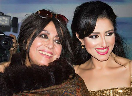 رغم النجومية .. أشهر 5 فنانات لا يتحركن بدون والدتهن !