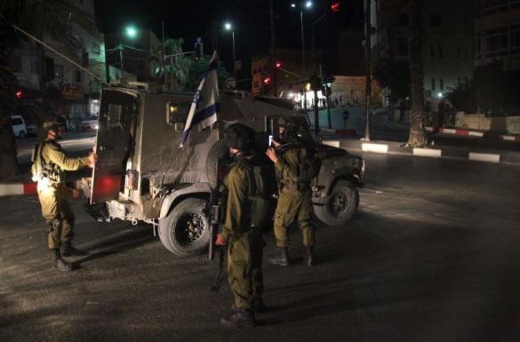 الاحتلال يعتقل شابين في القدس بدعوى محاولتهما خطف سلاح جنود