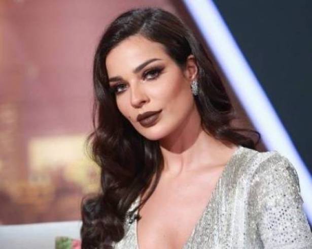 بالفيديو : نادين نسيب نجيم تكشف سراً عن حياتها الزوجية.. وهكذا غنت "جنوا نطوا"!!