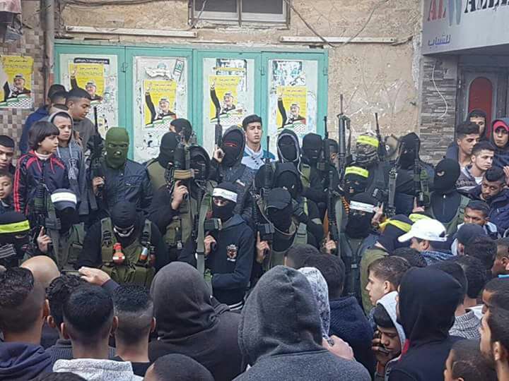 بالصور: مسلحون من فتح يعلنون تمردهم في نابلس