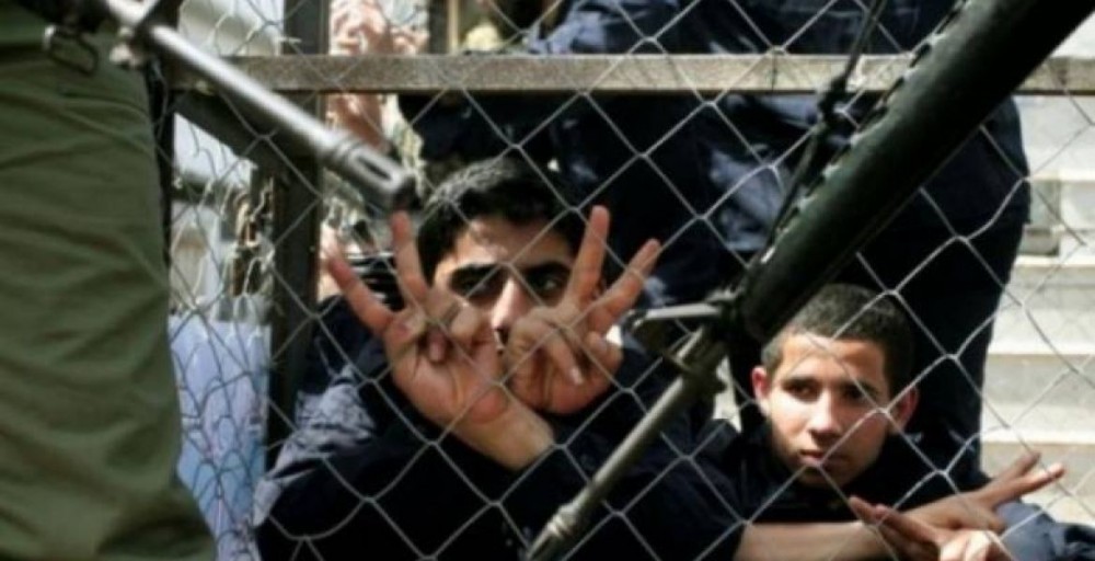 بالتفاصيل: إفادات لأسرى أطفال تعرضوا للضرب والتنكيل