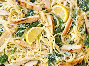 باستا الدجاج المشوي مع صوص الليمون وجبنة الريكوتا وبارميزان