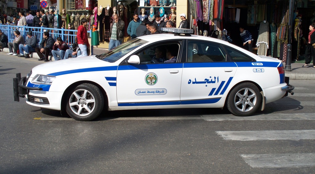 مجهولون يسرقون محل صرافة في مدينة نابلس