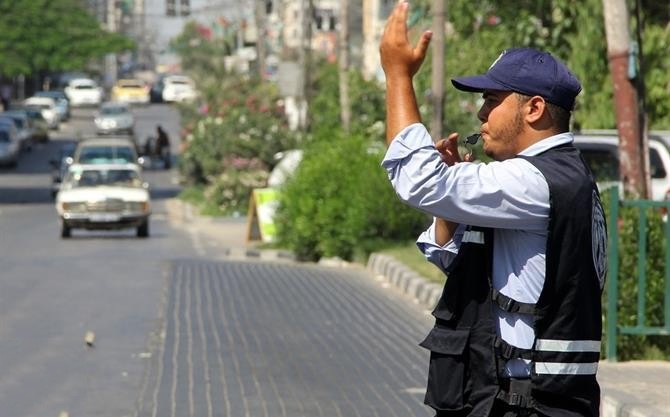الداخلية بغزة تغلق الشوارع والمفترقات المؤدية إلى السرايا