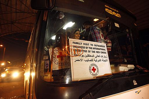 46 من ذوي أسرى غزة يتوجهون لزيارة أبنائهم في نفحة