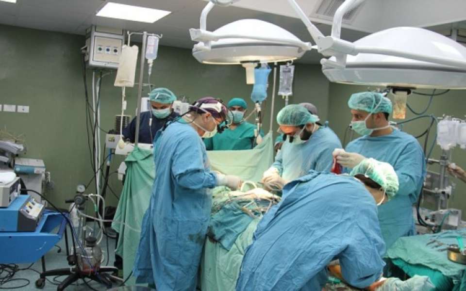 وفد طبي إيطالي يُجري 31 عملية معقدة في مستشفى رفيديا بنابلس