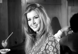 ميرفت أمين: عادل أدهم فشل في حرق فستان زفافي ودلال عملت كارثة