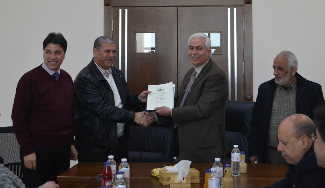 بالصور: بلديات الساحل توقع عقدين ضمن مشروع محطة معالجة الصرف الصحي بخانيونس
