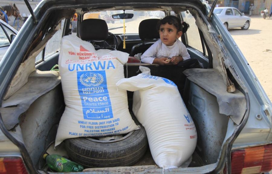 الأونروا تشرع بتوزيع مساعدات غذائية لحوالي 7000 عائلة في غزة