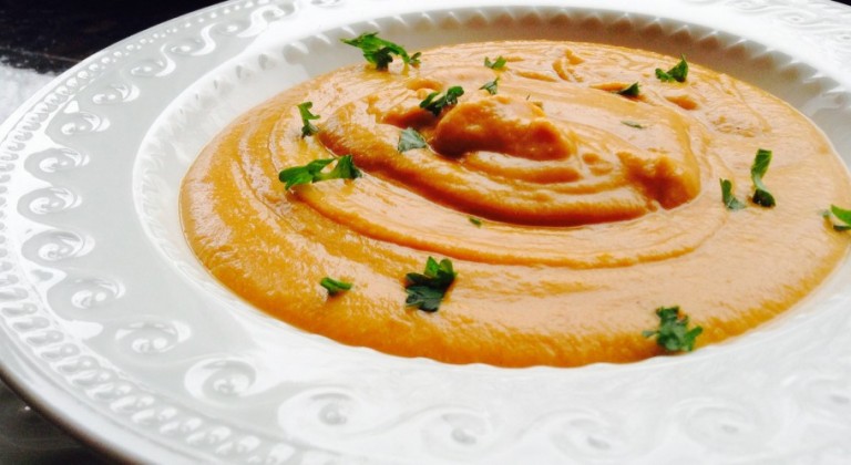 شوربة البطاطا الحلوة بالفول السوداني