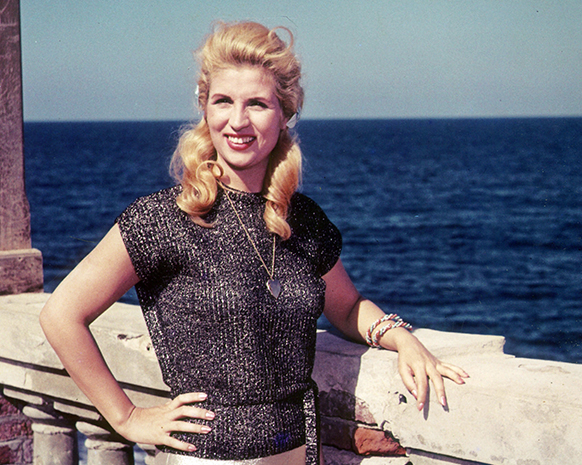 هل تكرم الفنانة صباح بدمية تحمل اسمها في ذكرى رحيلها؟