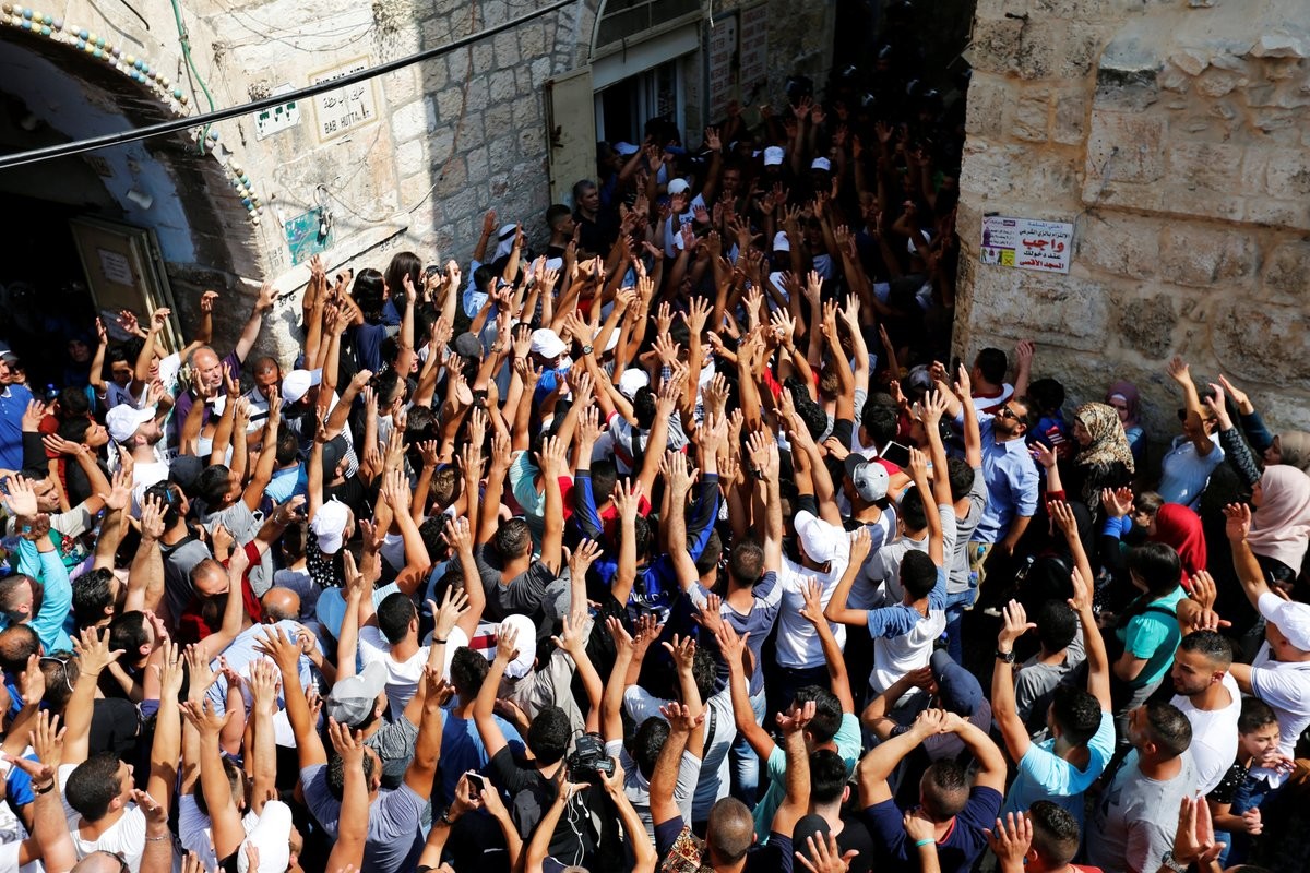 المرابطون يدخلون إلى المسجد الأقصى من باب حطة