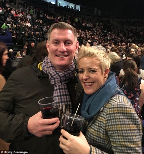 بالصور.. كيف فاجأت أديل الثنائي الأجمل في حياتها؟