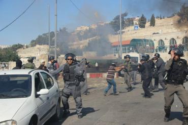 اعتقال شابين وأجواء من التوتر بالقدس