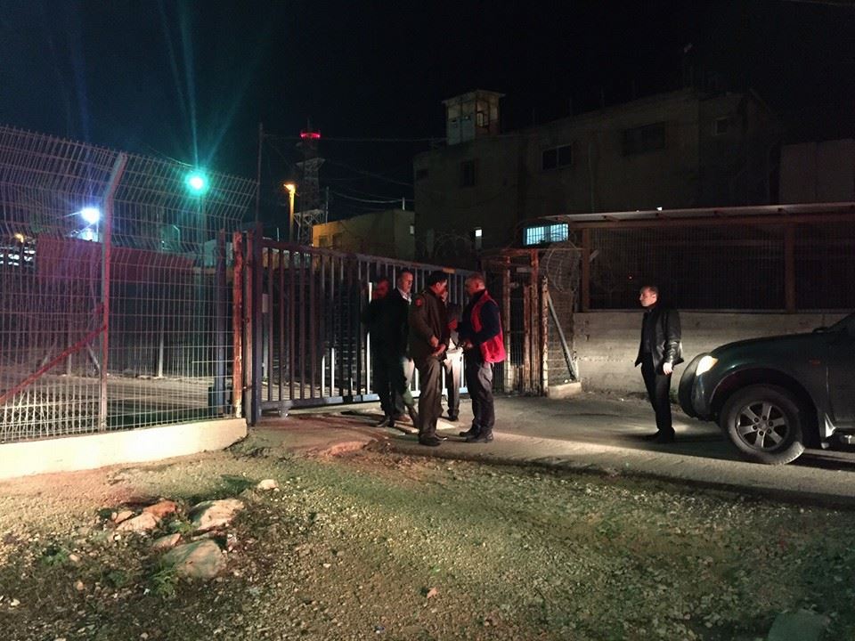 بالصور : رغم رفض السلطة لشروطهم .. الاحتلال يسلم جثامين 4 شهداء من الخليل والقدس