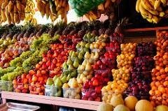 الزراعة بغزة تتلف 8 طن من الفاكهة لمخالفتها الشروط الصحية