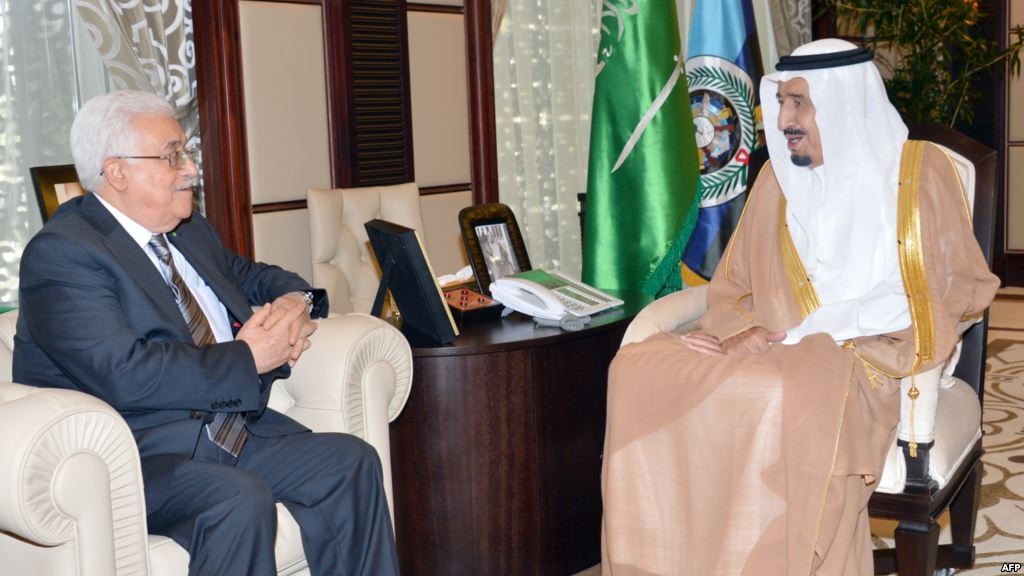 الرئيس يبحث آخر التطورات مع العاهل السعودي بالرياض