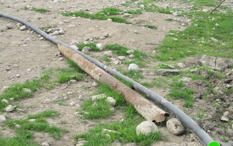 الاحتلال يصادر خطوط مياه في الأغوار الشمالية