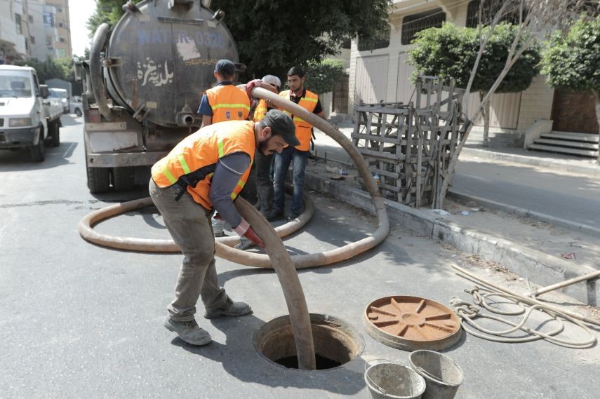 بلدية غزة تدعو للحفاظ على شبكات الصرف الصحي