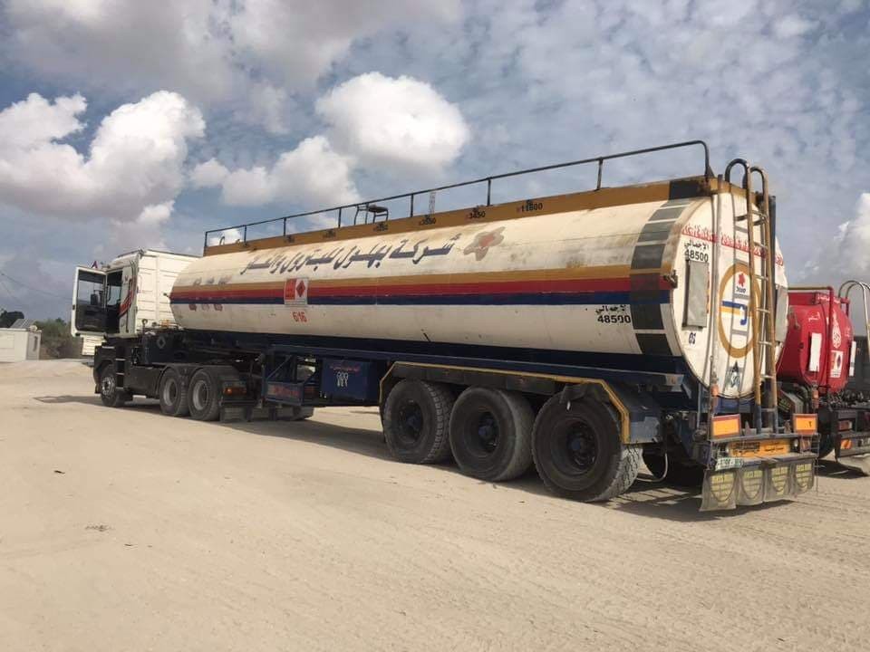 غبن: وصول 4 شاحنات فقط محملة بالوقود إلى قطاع غزة