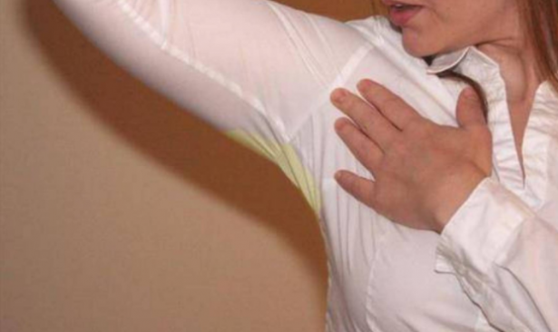 مضادات التعرق بعد حلاقة شعر الإبط قد تسبب سرطان الثدي