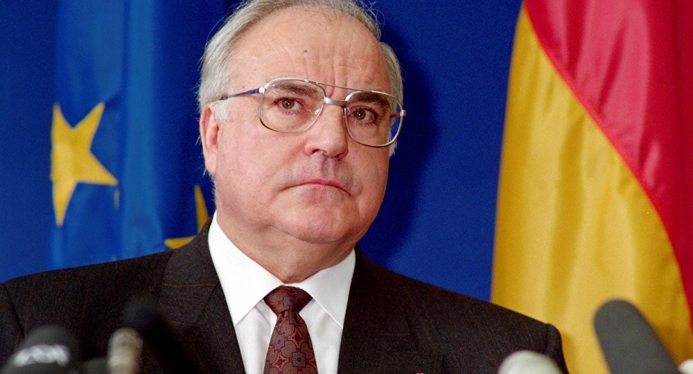 الرئيس يعزي بوفاة المستشار الألماني الأسبق هلموت كول