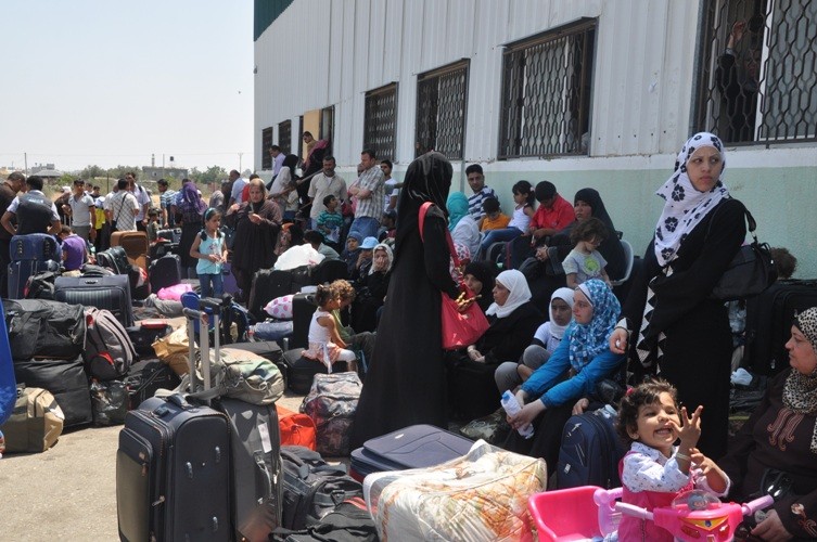 شهود عيان يروون لـ"خبر" معاناتهم وكيفية معيشتهم بعد قرار إغلاق معبر رفح