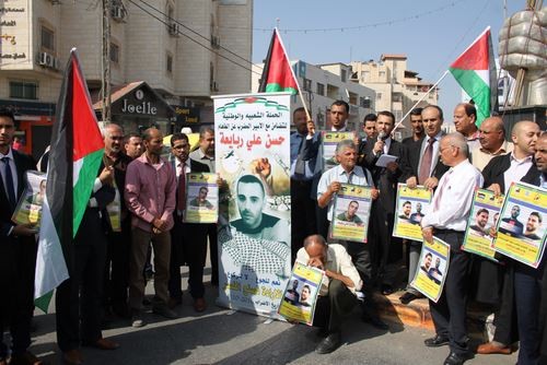 وقفة تضامنية مع الأسرى المضربين غرب جنين