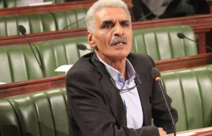 بالفيديو: نائب تونسي يمزّق علم "إسرائيل" ويتهم رئيس البرلمان بـ"الخيانة"