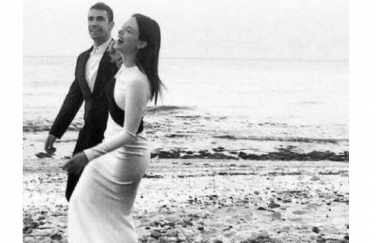 بالصور :   تصرفات غريبة من نجم تركي مع زوجته الفنانة الشهيرة!