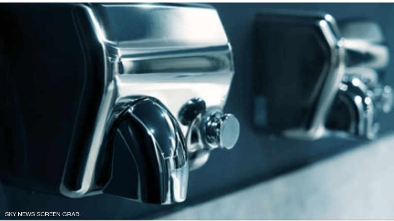 تحذير صادم من مجففات اليدين في المراحيض