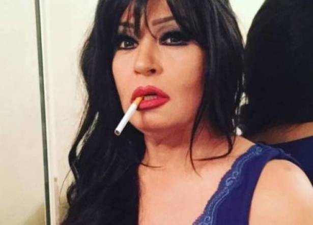 شاهدوا :  فيفي عبده تثير ضجة بملابسها الجريئة