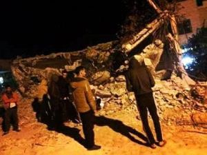 الاحتلال يهدم منزل أسير ويصيب العشرات بالاختناق خلال اقتحام جنين