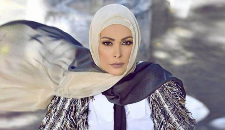 شاهدوا :  أمل حجازي تكشف حقيقة خلعها الحجاب ..!