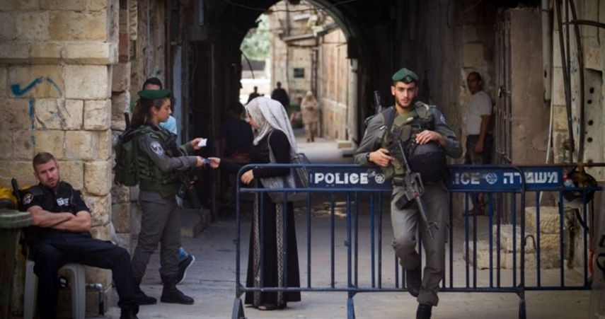 الاحتلال يبعد ناشطة مقدسية عن باب العامود لأسبوعين
