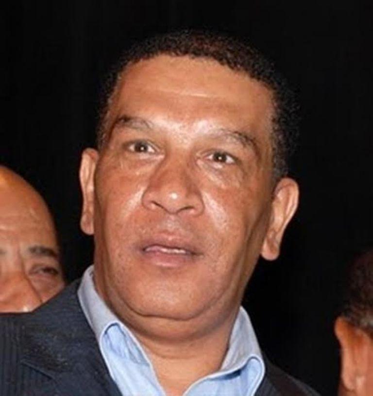 بالصور: موجة تعاطف مع الفنان محمد شرف على سرير المرض