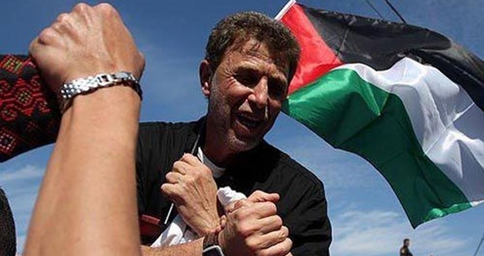 الاحتلال ينقل الأسير "البرغوثي" بشكل تعسفي إلى "هداريم"