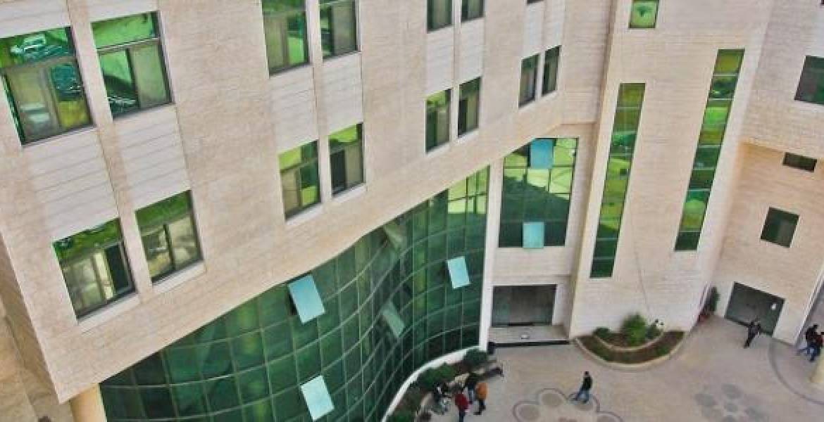 "الأمريكية للتنمية" تمنح جامعة بوليتكنك فلسطين درع الريادة المستدامة