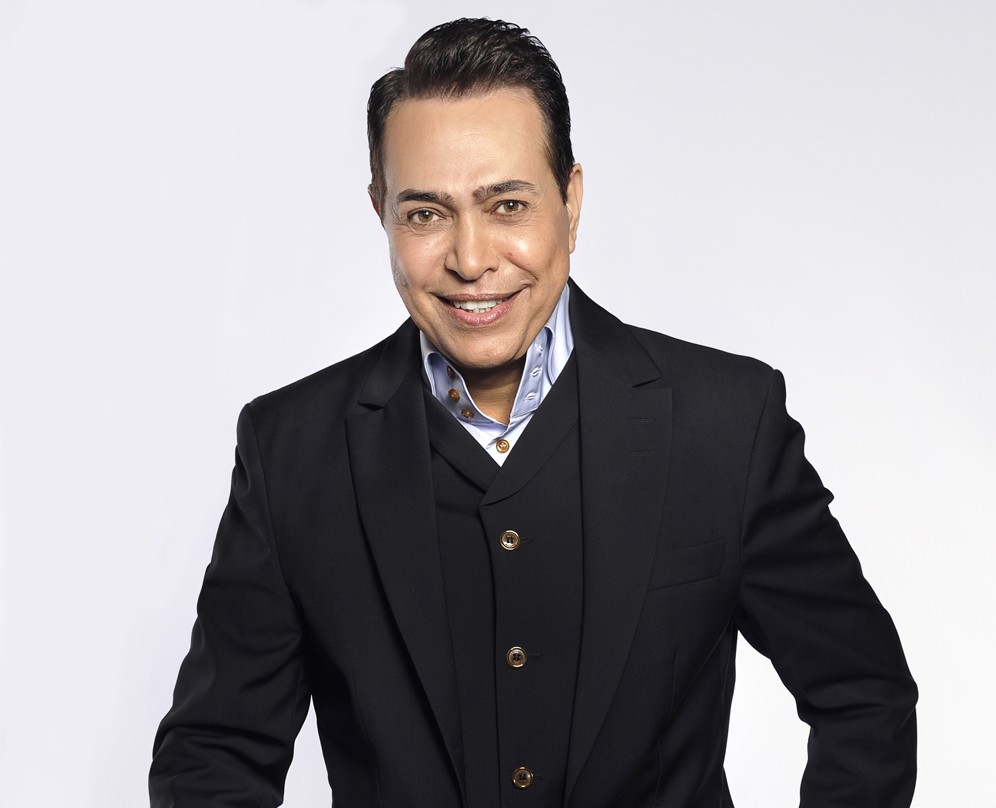 حكيم ينشر صورة لولديه ويعلن عن مفاجأة معهما