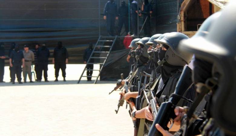 السجن المؤبد لمتخابر و15 عاماً لآخر بغزة