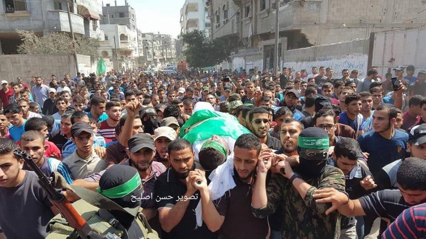 جماهير غفيرة في غزة وخانيونس تشيع شهيدي القسام "الدمياطي وأبو عابد"