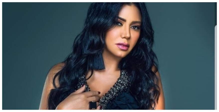 بعد أزمة فستانها "رانيا يوسف" تكشف أسرارا شخصية وتوجه رسالة" لمحمد صلاح "