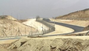 الاحتلال يشرع بإقامة سياج شائك حول أراضٍ في بلدة يعبد